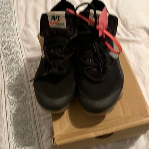 Off white vapor max black